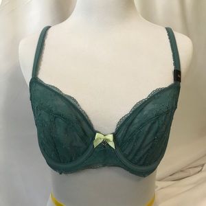 NEW VICTORIA SECRET 34B Body by Victoria Green